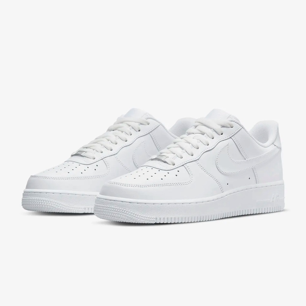 Nike Air Force 1 '07 Worn a handful of times, like brand new. W 7.5 M size 6